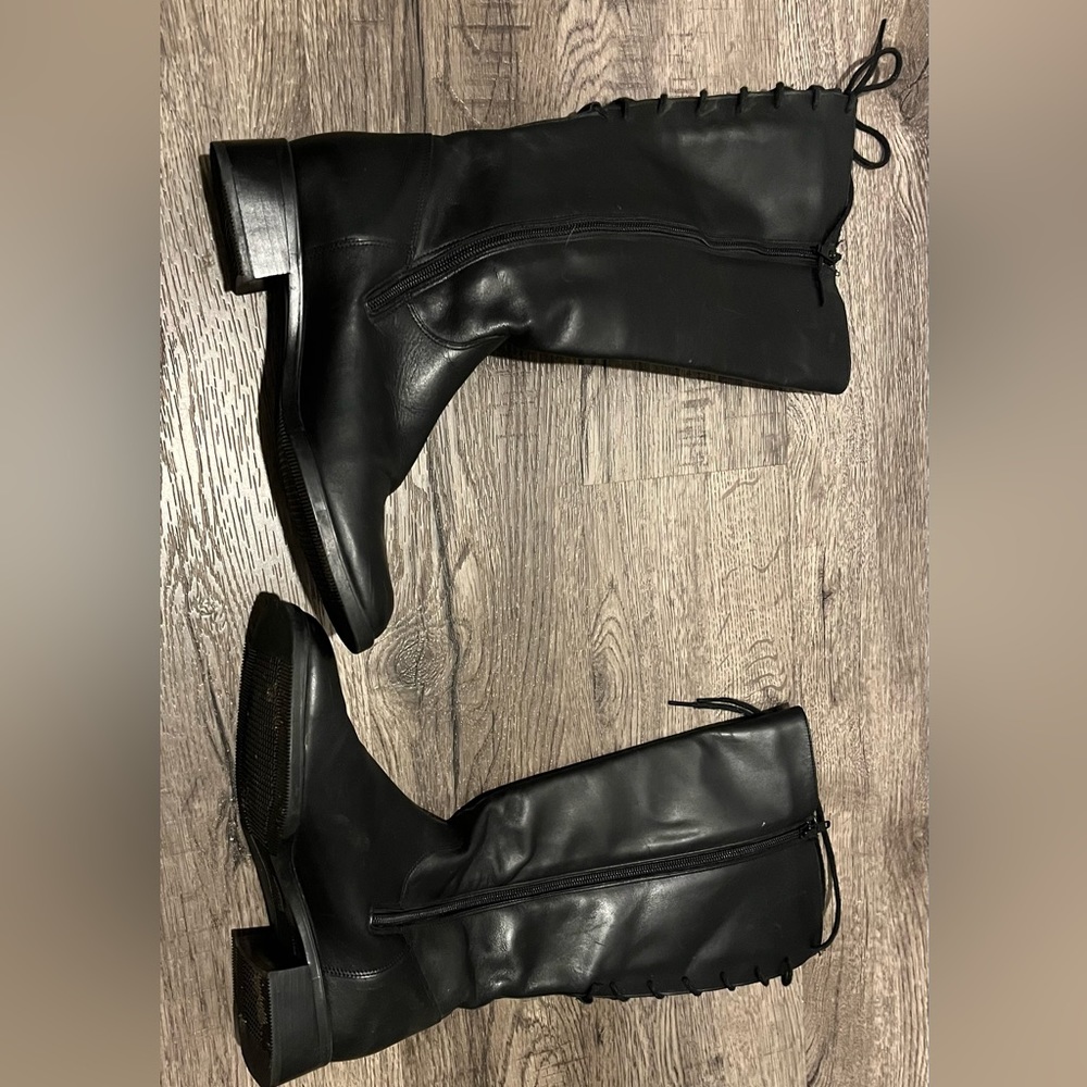 Santana Canada leather boots.